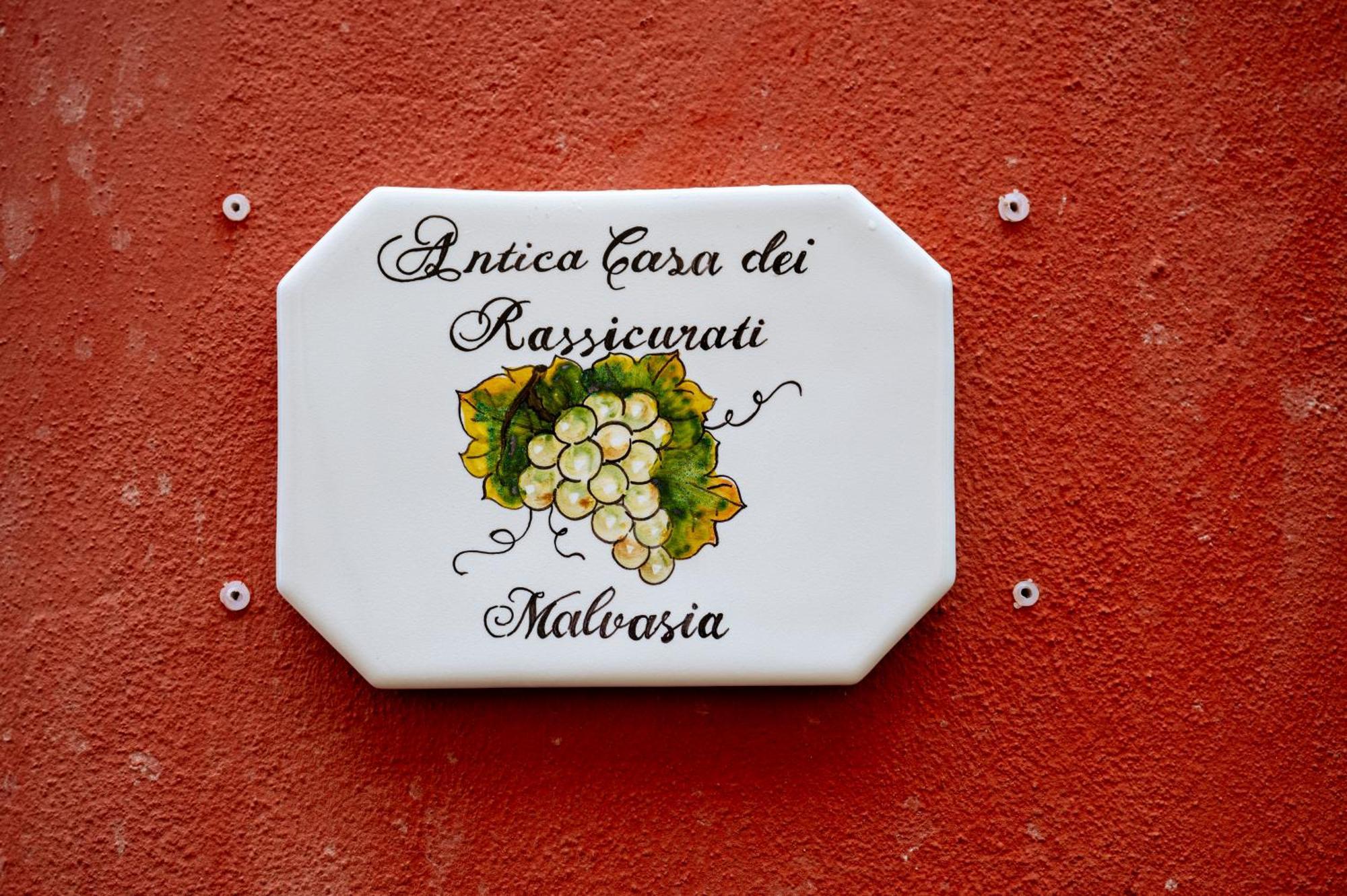 Bed & Breakfast Antica Casa Dei Rassicurati 5*