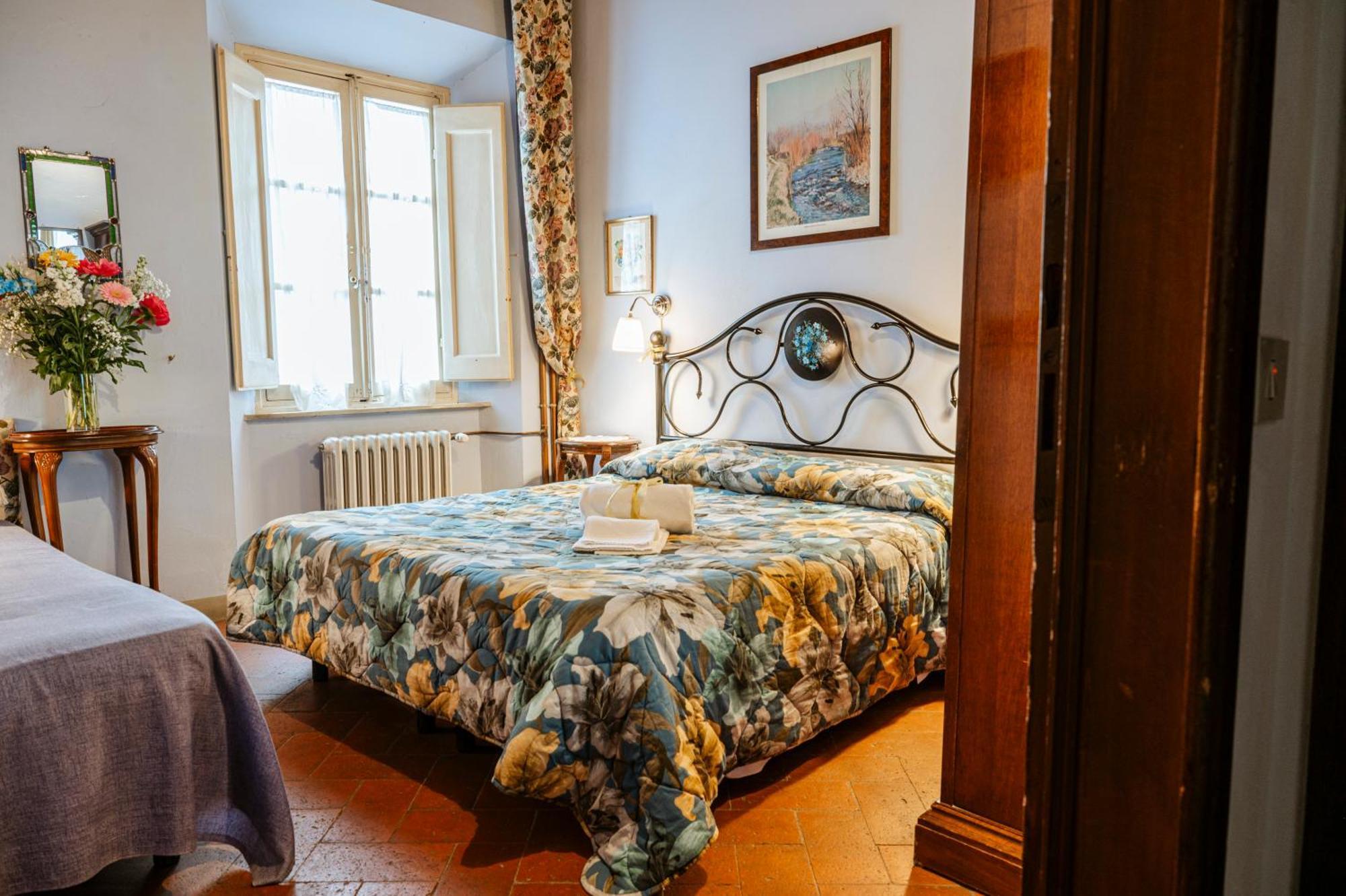 Antica Casa Dei Rassicurati Frühstückspension Montecarlo