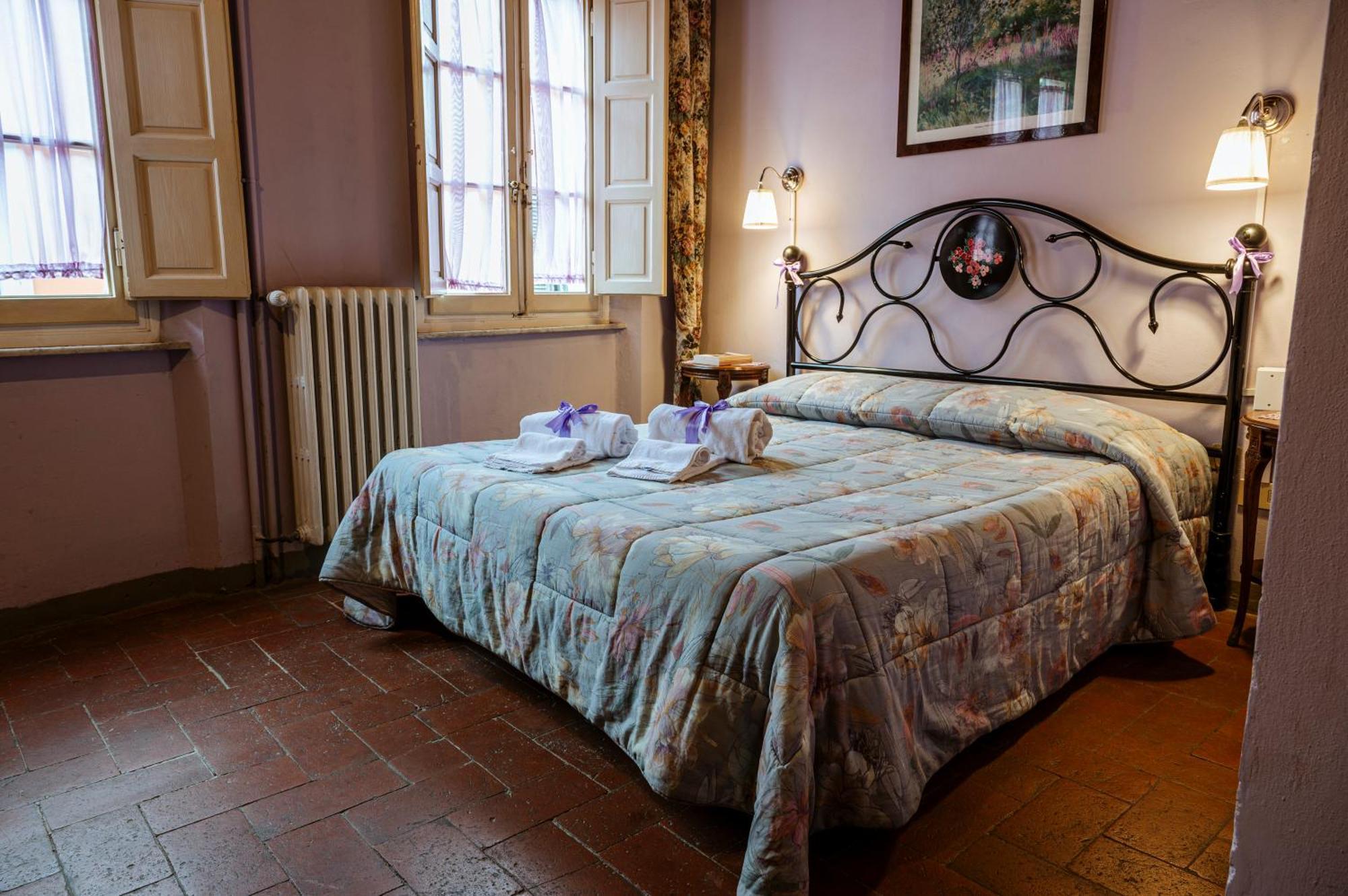 Antica Casa Dei Rassicurati Frühstückspension Montecarlo